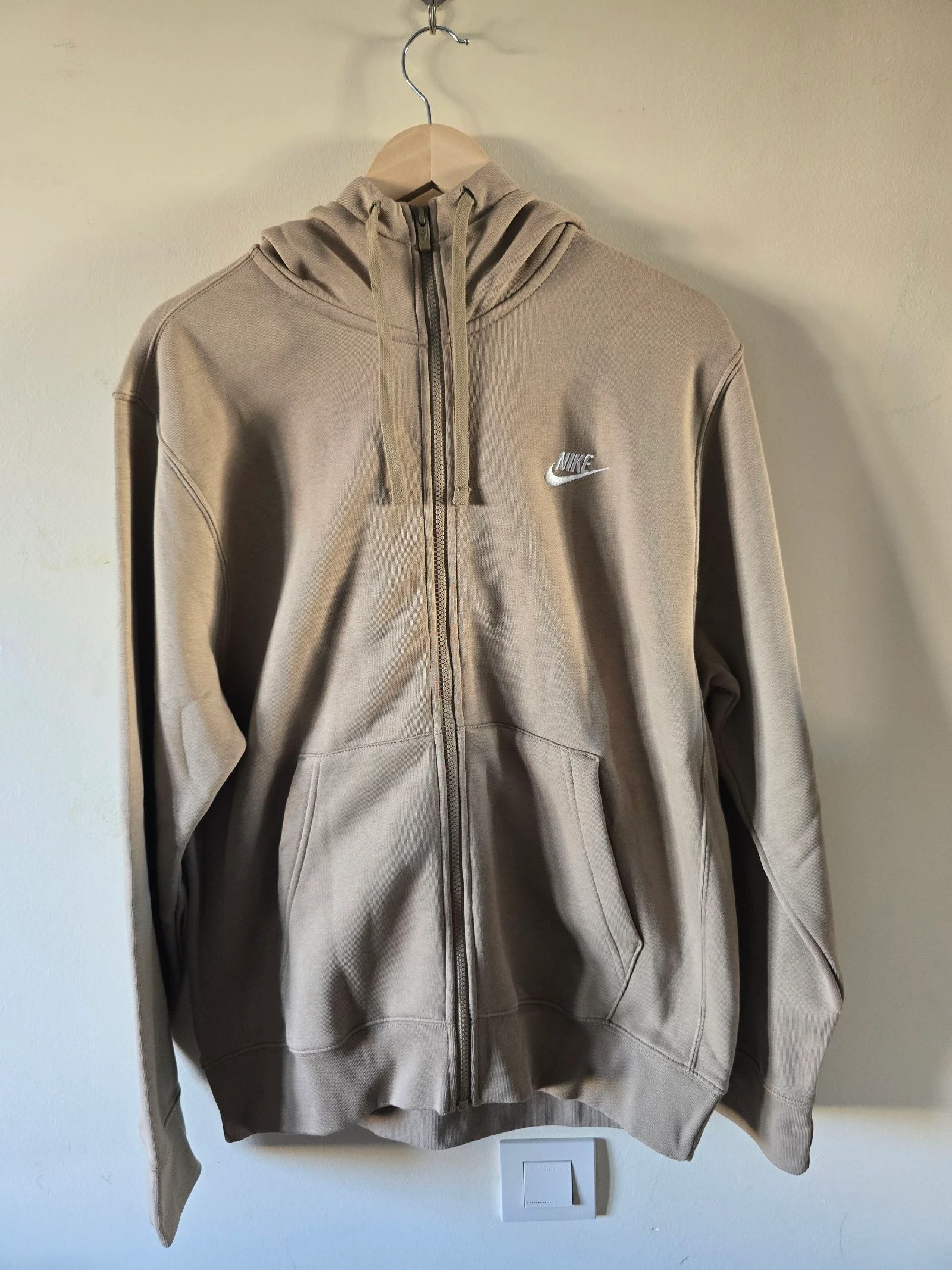 Sudadera Nike Beige con Cremallera - Talla M (Nueva a estrenar con etiquetas)